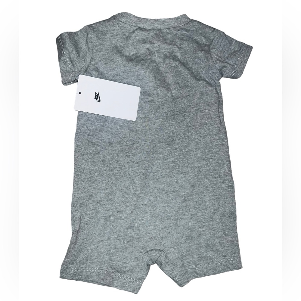 ✔️Nike Baby Infant Nike Logo Coverall Romper Bodysuit Size 9M BRAND NEW - Picture 2 of 4